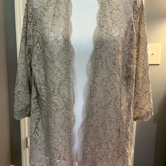 Scalloped lace overlay jacket. Delicate airy taupe. Size 22. - Picture 8 of 10